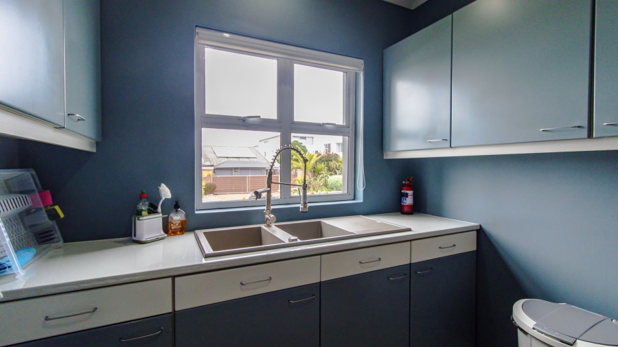 4 Bedroom Property for Sale in Yzerfontein Rural Western Cape